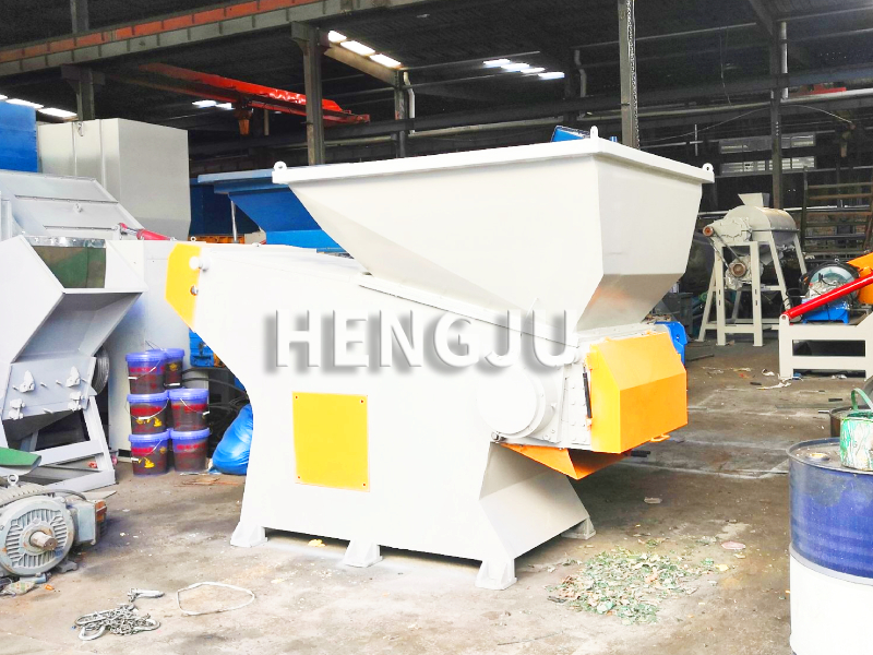 Single Shaft Shredder Machine